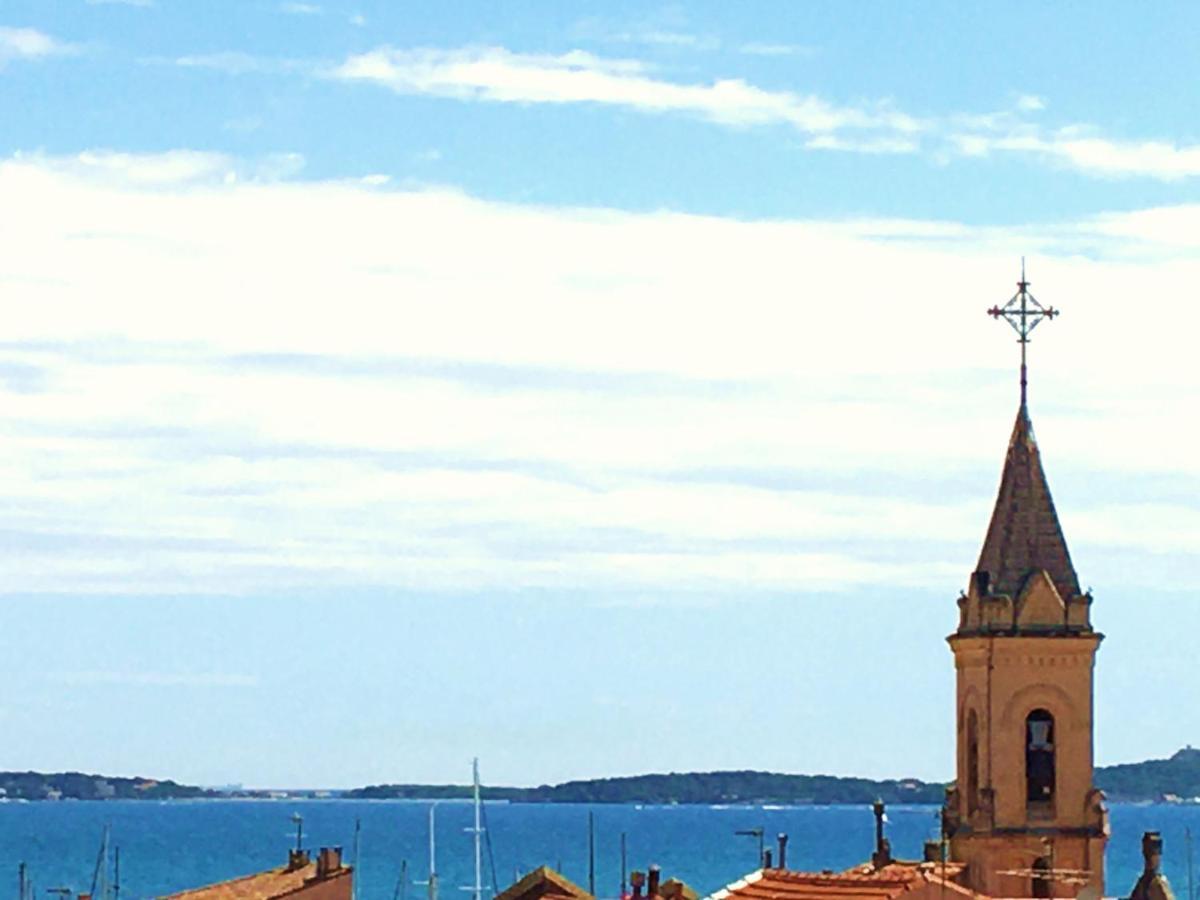 Les Toits De Sanary Et La Mer Exterior photo